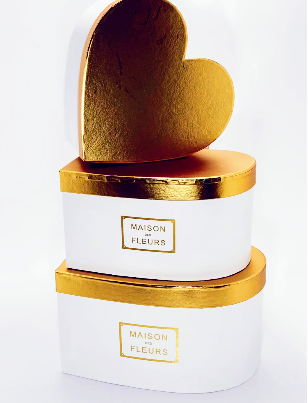 סט 3 קופסאות בצורת לב בצבע לבן עם מכסה זהב