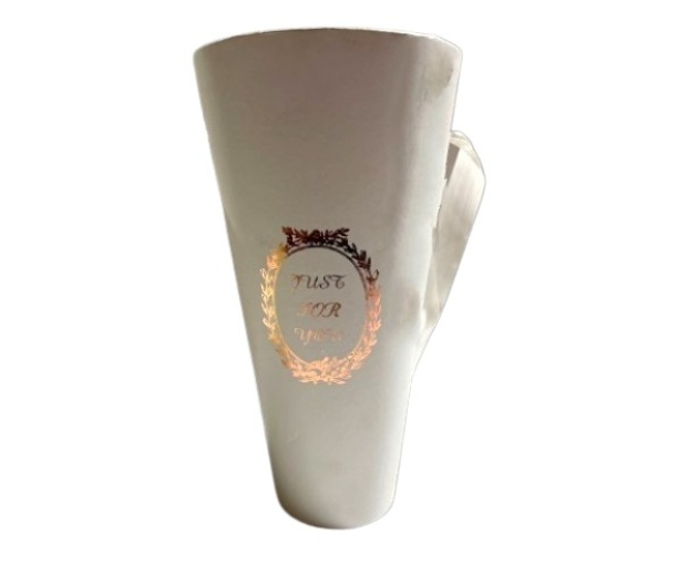 קונוס לבן לפרחים